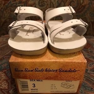 Size 3 White Sea Wees GUC